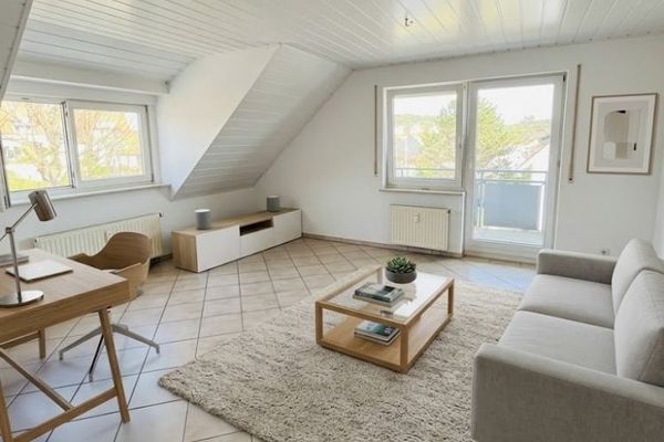 Calw-Heumaden: Affascinante appartamento con 2 locali, balcone e garage