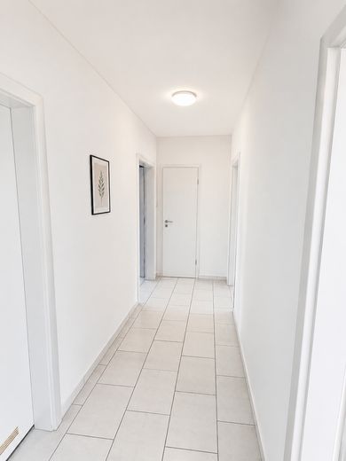 Charmante 2-Zimmer-Wohnung mit Balkon, Tageslichtbad, Einbauküche und Garage in Wuppertal-Barmen – Flur