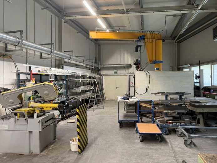 Gewerbeimobilie mit Büro- und Hallenflächen kurzfristig verfügbar – IMG_0249