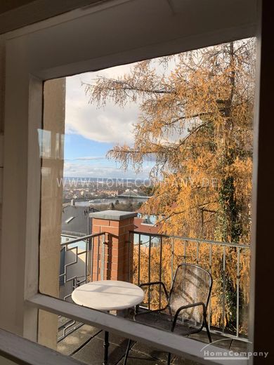 20426K1R HomeCompany Dresden Möbliert/Furnished 1,5 Zimmer Apartment mit Dachterrasse in Dresden-Loschwitz max. 2 Personen – f5cf83d88f1a6dc3048f0fb8554b53af6e8f89cc.jpg