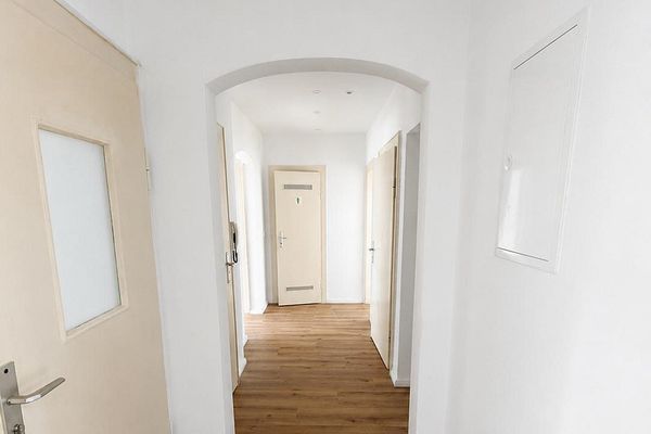 Teil-Renovierte helle 4,5 Zimmer Wohnung mit Balkon