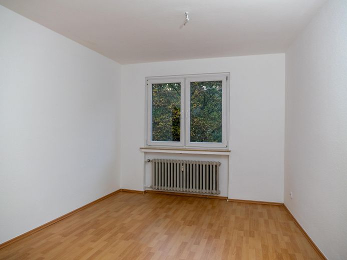 Renovierte 4-Zimmerwohnung in Duisburg-Mittelmeiderich demnächst zu vermieten – Schlafzimmer