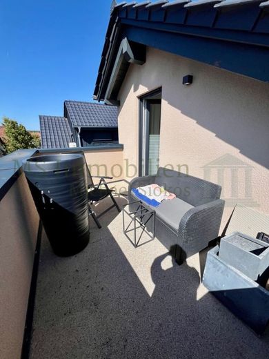 *** Attraktives Mehrfamilienhaus mit möglicher Erweiterung *** – Balkon Schlafzimmer DG