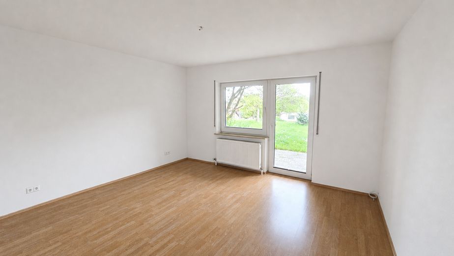 Bezugsfrei & provisionsfrei: Flexibles Dreifamilienhaus in Weilburg – Schlafzimmer Souterrain
