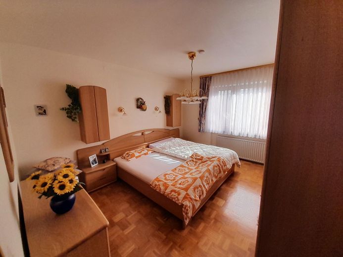 Zweifamilienhaus – Schlafzimmer EG