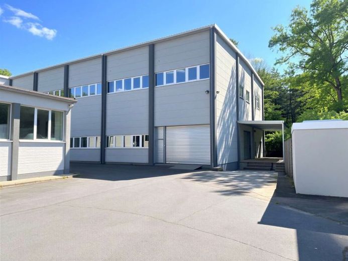750 m² Lager-/Produktion+ Büro in Heusenstamm zu vermieten – Foto 1