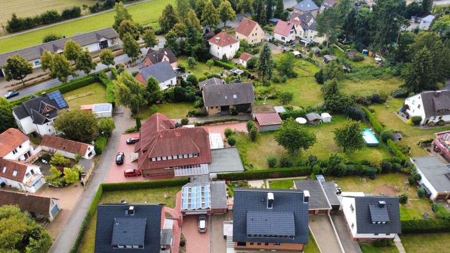 Gepflegtes 3-Familienhaus (Bj. 2001) in Rinteln – Voll vermietet, 2.150 m² Grundstück – Blick von oben 4