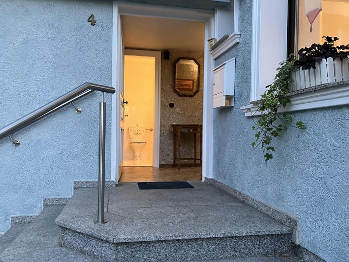 Eingang mit 1. Gäste WC