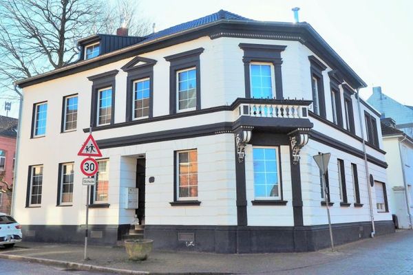 Bereits RESERVIERT!! Mehrfamilienwohnhaus mit viel Historie in bester Bedburger Lage!