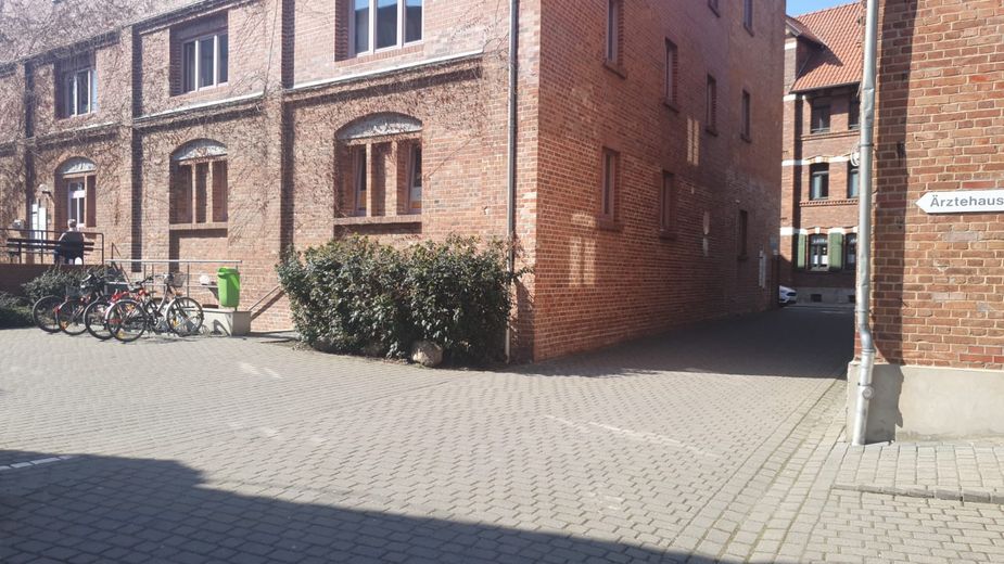 letzte Flächen !!! Praxis/Büro im Ärztehaus hohe Frequenz: bis 1000 Kunden/Patienten tägl, ab 10 qm – Hauptgebäude