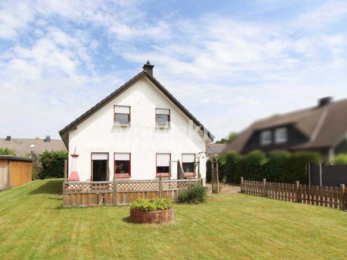 Freistehendes Einfamilienhaus mit klassischer Familienaufteilung in Oerlinghausen-Helpup – Foto 1