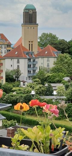 Exclusiv und stilvoll wohnen in Stadtvilla / hochwertige 4 - 5 Raum Terrassenwohnung – Blick in Umgebung