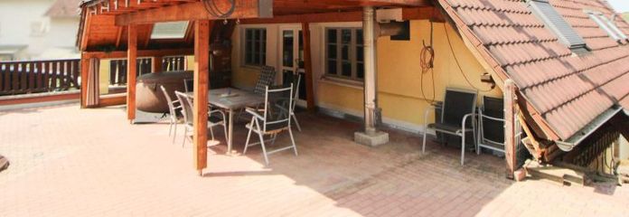 Wohnen am Waldrand – Gepflegtes Einfamilienhaus mit großem Garten, Terrassen, Teich & Carport