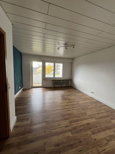 2 Zimmer Wohnung, 58,7 qm EBK, Balkon – Wohnzimmer