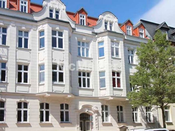 Wohnen mit Altbaucharme: 4-Zimmer-Wohnung im 1. OG mit Balkon und Gartennutzung – फोटो 1