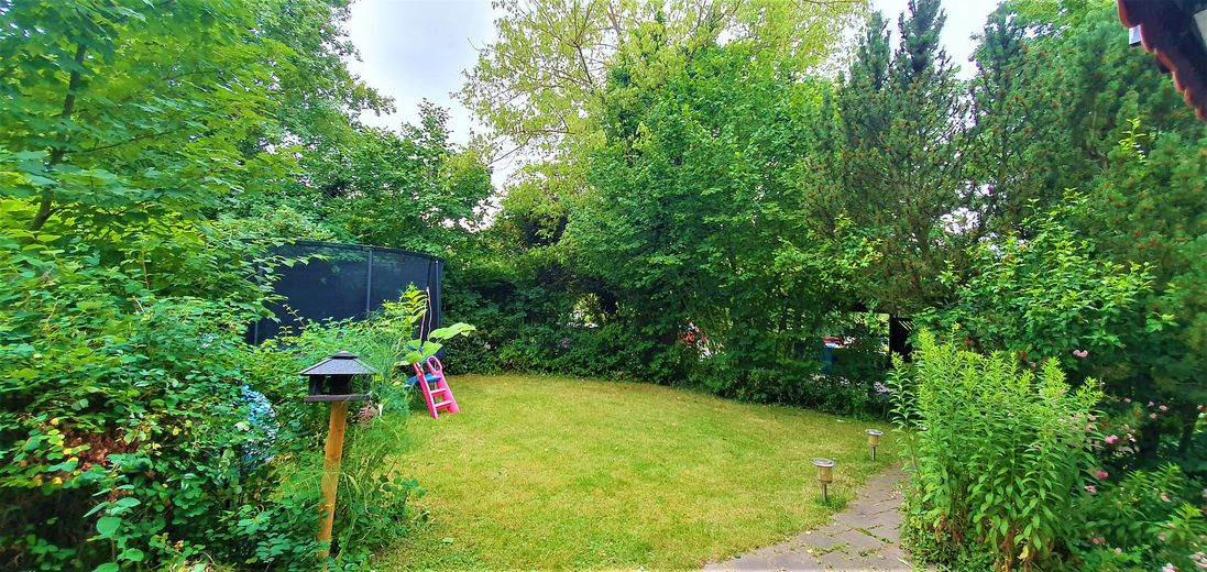 Viel Platz für die Familie am Marienbergpark – 160 m², 6 Zimmer, 2 Bäder, Südbalkon & Garage – Garten 1 Südseite