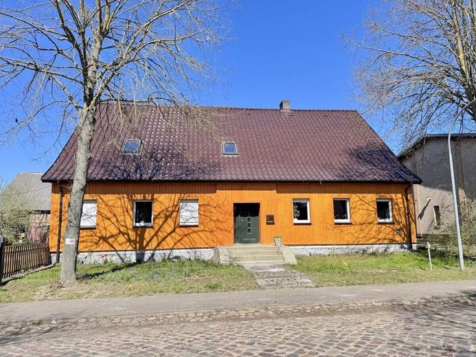 HORN IMMOBILIEN ++ Einfamilienhaus mit großem Grundstück in Ramin an der polnischen Grenze. – Hausansicht