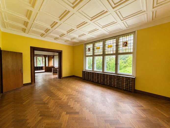Denkmalgeschützte Fabrikantenvilla an der Weser - Parkgrundstück mit drei zusätzlichen Bauplätzen – Wohn / Esszimmer