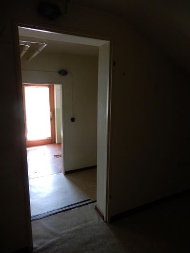 provisionsfrei / RMH in ruhiger Waldrandlage / renovierungsbedürftig – Flur / Keller