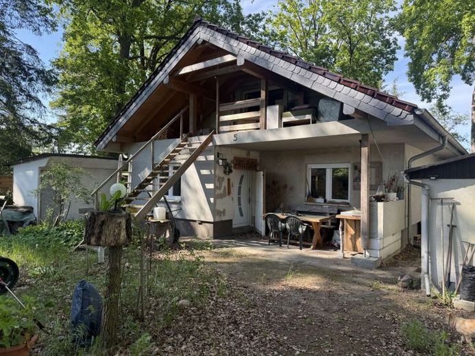 Mehr als ein Wochenendhaus – modernes Genießen mitten im Grünen – Foto 1