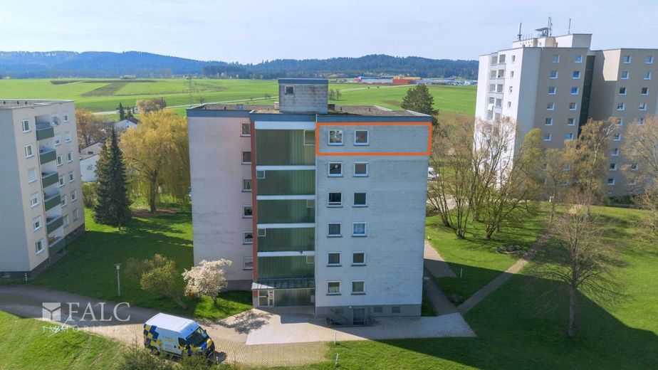 Sofort bezugsfreie 2-Zimmer-Wohnung mit Balkon und Aufzug in Aldingen – Gebäude Frontansicht