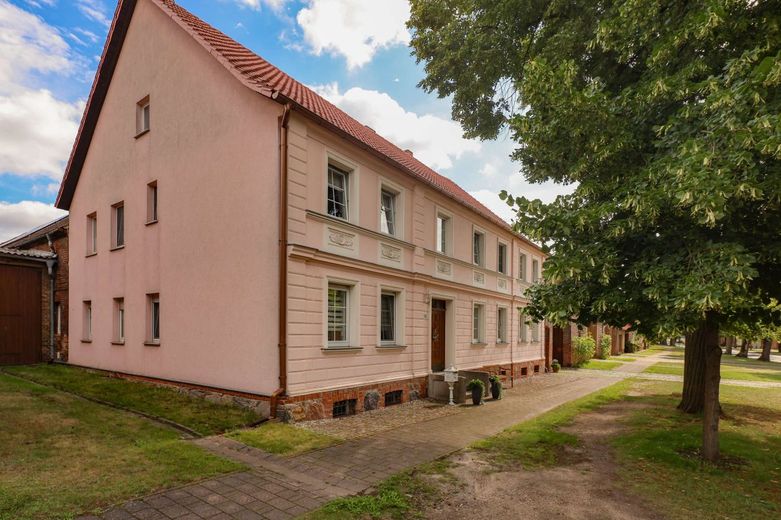Wunderschöner Vierseitenhof im Bestzustand – Westansicht Wohnhaus