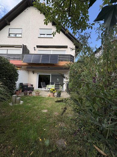 192 m²’lik geniş aile evi – modernize edilmiş, 7 oda, 3 banyo ve B enerji sınıfı – DHH rechts mit Garten