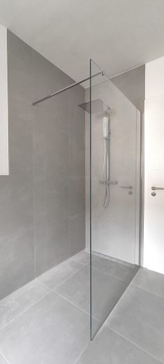 Provifrei! Erstbezug, 2 Zimmer Dachterrassenwohnung 0,76%KfW Darlehen inkl! – Dusche begehbar
