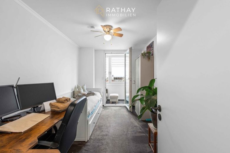 Ruhige 3-Zimmer-Maisonette mit Fernblick, Südbalkon, Loggia und 2 TG-Stellplätzen – Schlafzimmer 2