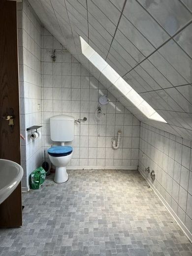 2 Zi.DG- Whg.im 3 Fam.Haus mit Gartennutzung zur Miete in Giengen a.d.Brenz – Bad+WC