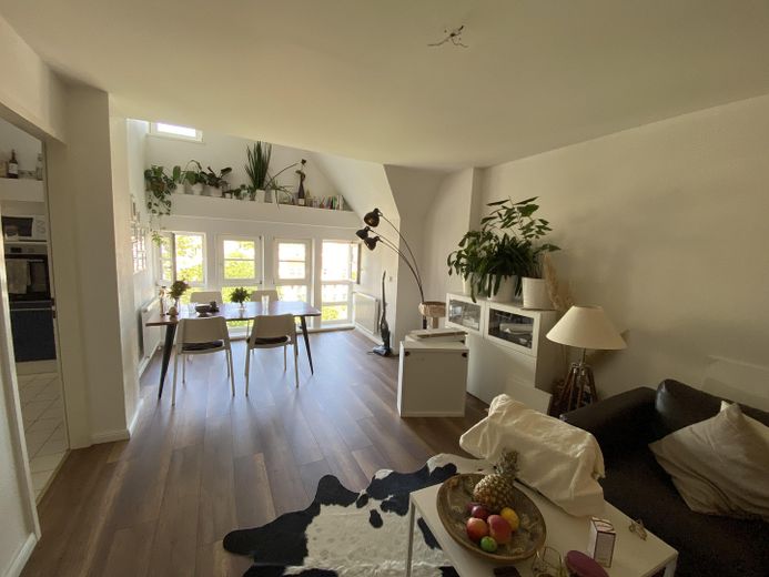 Ruhiges und stilvolles Wohnen in sanierter Jugendstilvilla – Wohnzimmer B
