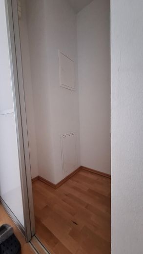 Garderobe mit Schiebetür