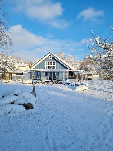 Hausansicht im Winter