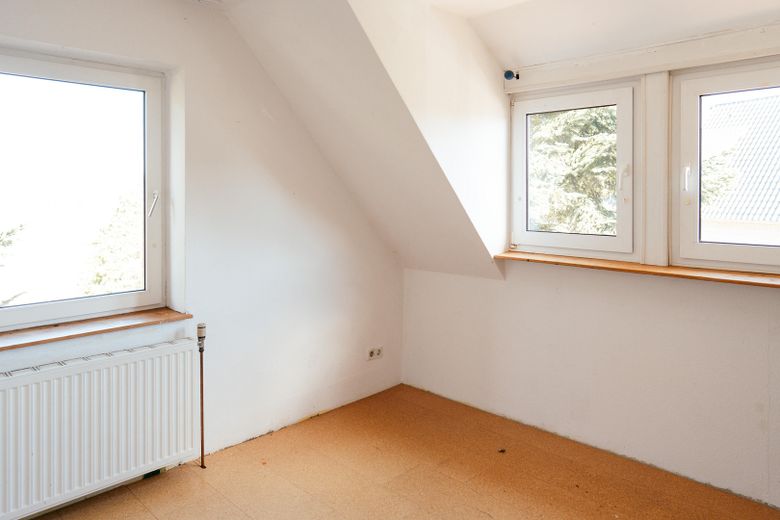 Provisionsfrei ins Familienglück: Traumhaftes Generationenhaus im Grünen mit viel Platz! – Schlafzimmer Obergeschoss