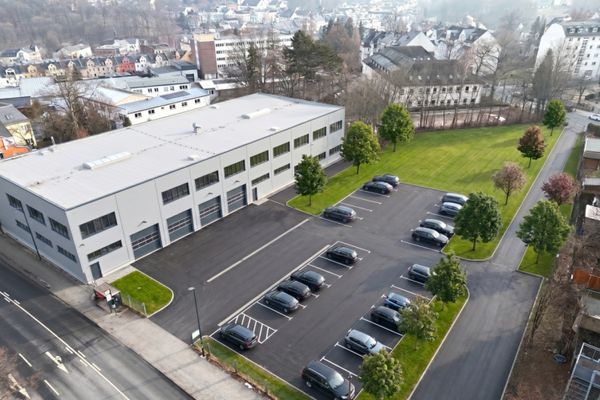 Ideal als Werkstatt/Lager für Dienstleister & Händler in stark frequentierter Lage von Auerbach/V.