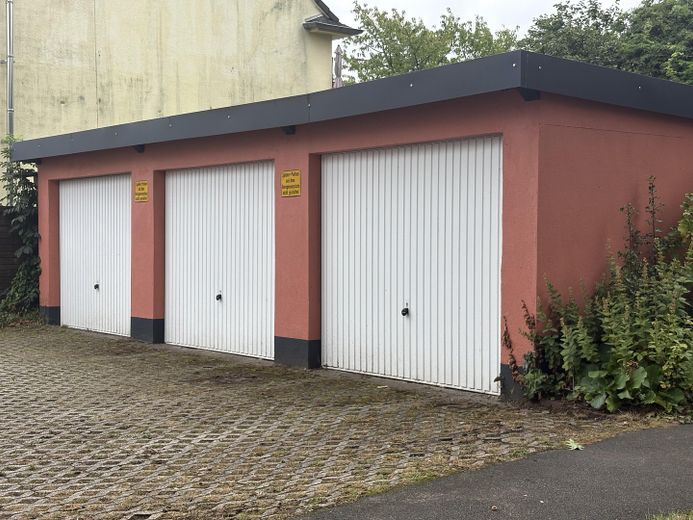 Gepflegte Wohnanlage mit 8 Wohneinheiten in Solingen-Ohligs – provisionsfrei – Garagen