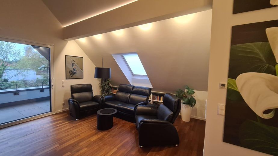 2 Zi.-Dachgeschoss-Wohnung – WZ