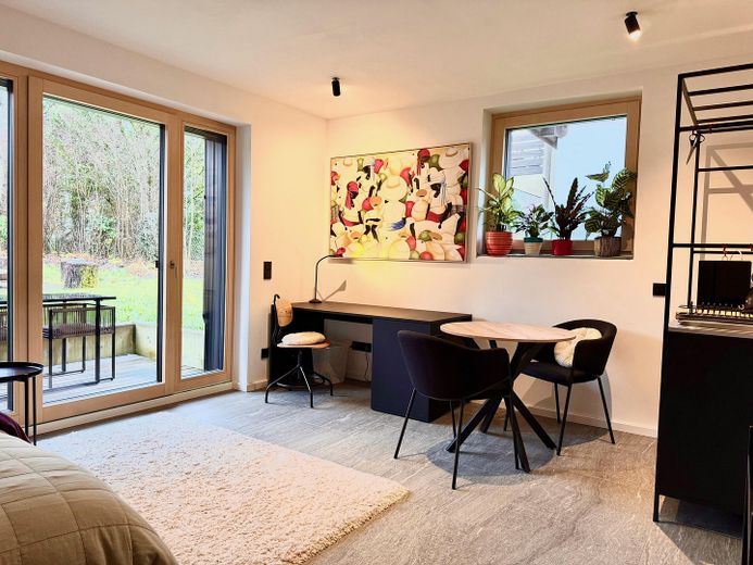 1-Zimmer-APP komplett ausgestattet, 1-room APP comfortably furnished, Munich Westpark, Metro U6 – Desk 