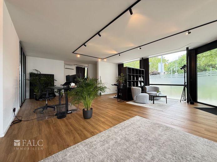 ***Modernes Arbeiten - Repräsentative Gewerbeeinheit in Top-Sichtlage*** – Offenes Büro