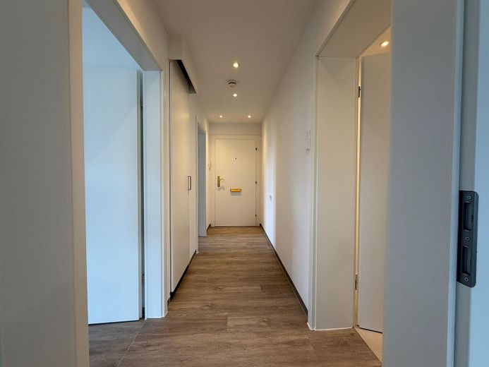 Sanierte 2-Zimmer-Wohnung mit Balkon im Westend, nahe Theresienwiese – Flur