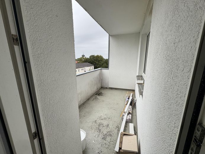 Prima occupazione dopo la ristrutturazione: luminoso appartamento di 2 locali con nuova cucina componibile – Balkon