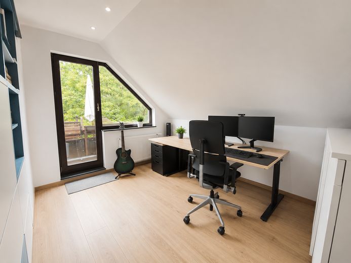Büro mit Westbalkon
