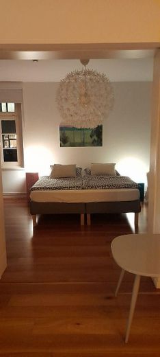 Schlafzimmer mit Doppelbett