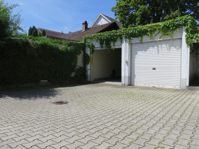 Duplex-Garage (links im Bild) 