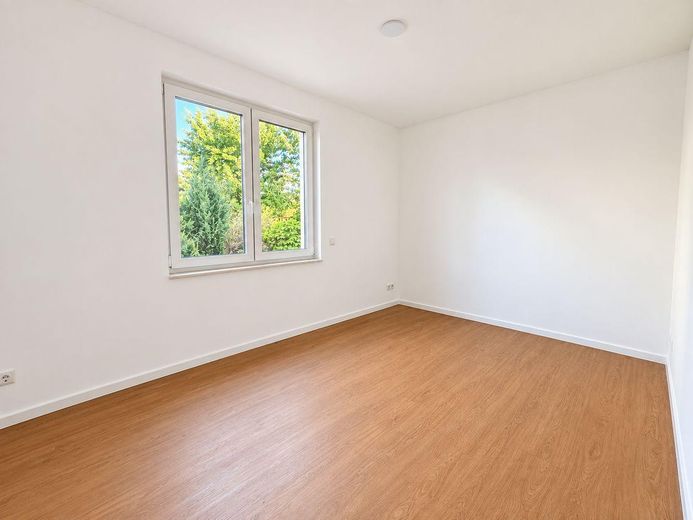Appartamento per famiglie in un nuovo edificio! Appartamento di alta qualità con 4 locali e cucina componibile! Visita libera il 10.10.2026 – Schlafzimmer 3