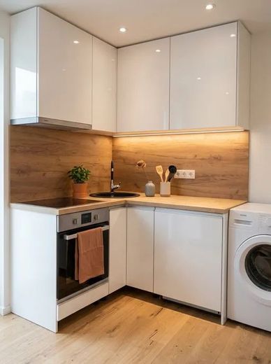 Großzügiges Zimmer in gepflegter WG / Ferchenseestraße 20, München / WE29 / 4.OG / Zi2 – Küche