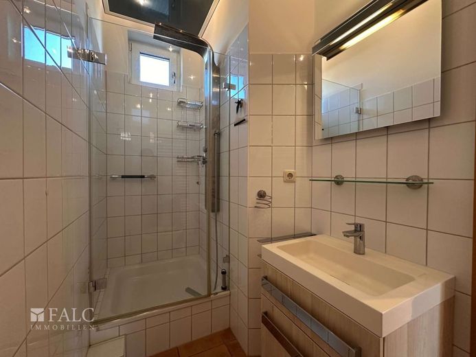 ***Strandnahes Reihenendhaus mit Wintergarten und Terrasse*** – Badezimmer
