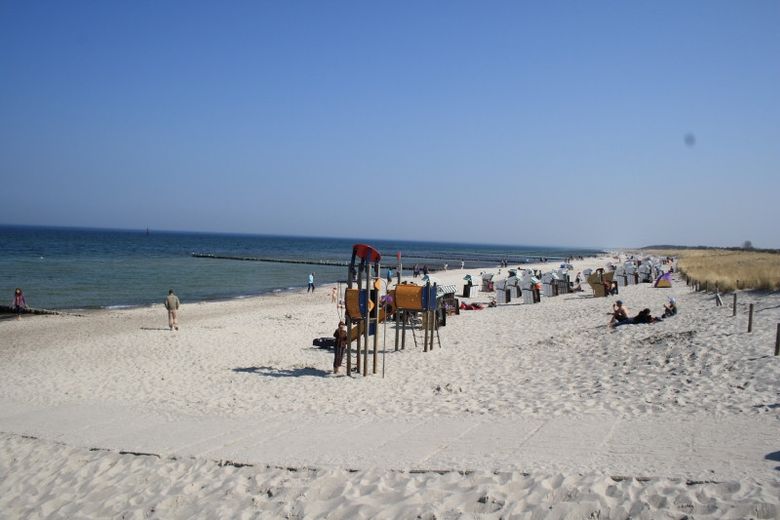 große Gutshaushälfte mit tollem Grundstück am Naturschutzgebiet, sehr ruhig gelegen – Ostseestrand Graal-Müritz