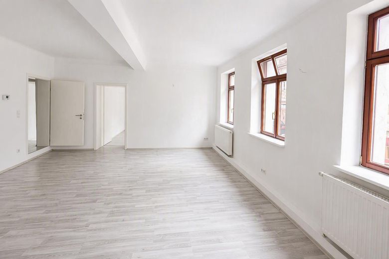 Stilvolle Altbauwohnung im Herzen von Schwabach – urbanes Wohnen mit historischem Charme – Esszimmer