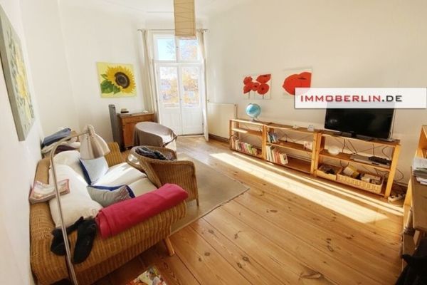 IMMOBERLIN.DE - Maravilloso piso antiguo con balcón soleado y espacio diáfano bajo cubierta en una ubicación muy solicitada